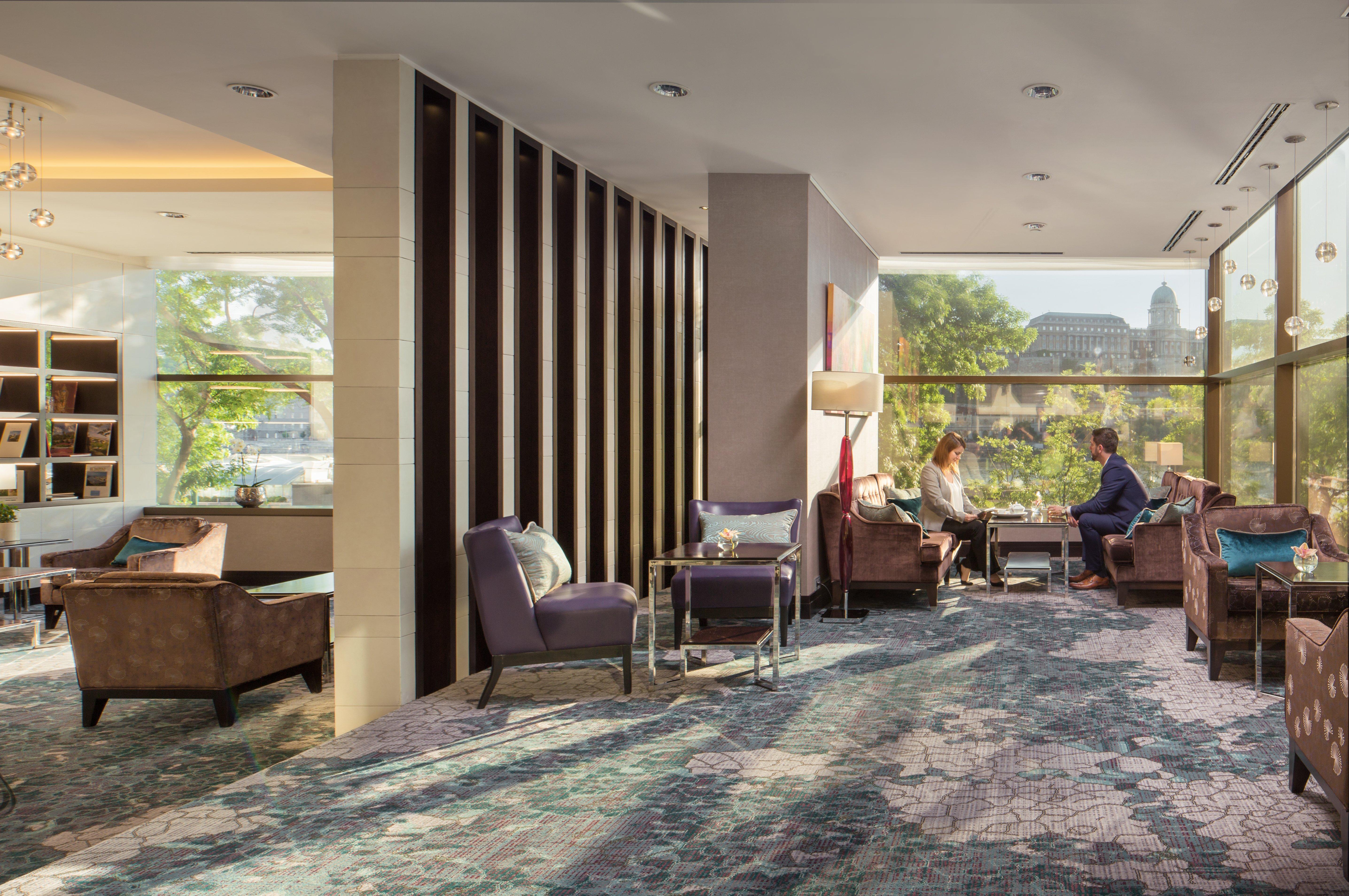 Intercontinental Budapest By Ihg Exterior foto The photo depicts a stylish lounge area, likely in a hotel or upscale establishment. It features modern furnishings, including plush chairs and a coffee table, arranged in a cozy manner that encourages conversation. Large windows allow natural light 